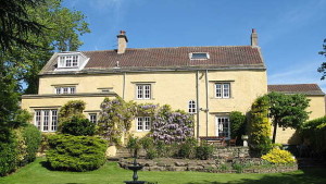 jeremy clarkson childhood home 001 1 300x169 Dům, kde Jeremy trávil mládí je na prodej!